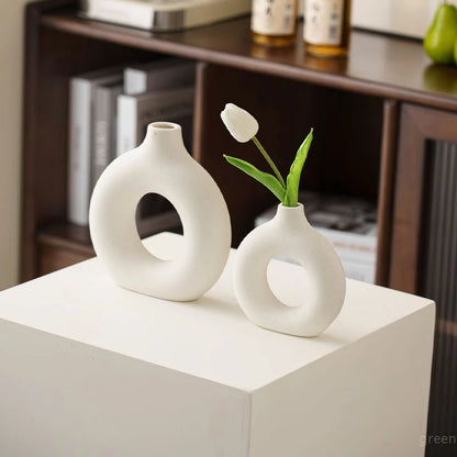 White vase, different sizes